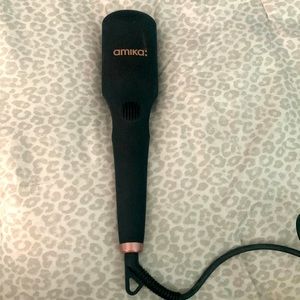 Amika Straightening Brush